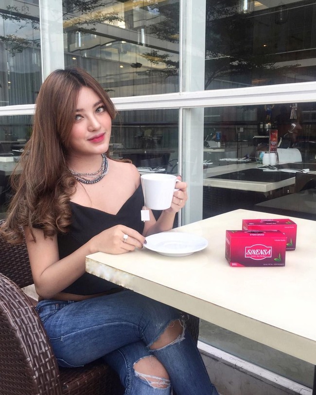 Dengan kecantikannya, tak heran banyak perusahaan yang tertarik untuk mengajak Tanaya Alyssia berkolaborasi. (Foto: Instagram)