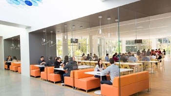 Pada tahun 1994, Adobe memilih lokasi pusat kota San Jose, Californa sebagai kantor pusatnya. Pada tahun 2017 kantor ini baru saja selesai direnovasi.  (Foto: Emily Hagopian/Business Insider)