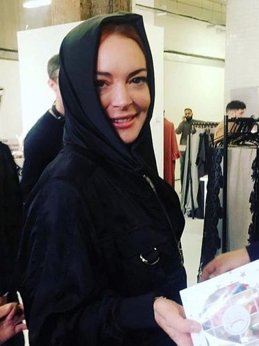 Ada Kiprah Wanita Indonesia di Balik Gaya Lindsay Lohan Berhijab