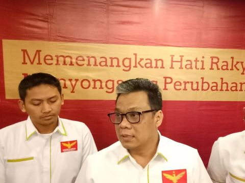Ketum Partai Garuda, Ahmad Ridha Sabana (tengah).