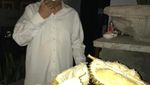 Lihat Gaya Cak Imin Kulineran dan Berpose Bersama Makanan