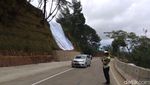 Pasca Longsor, Jalur Puncak Kini Bisa Dilintasi Mobil dan Motor