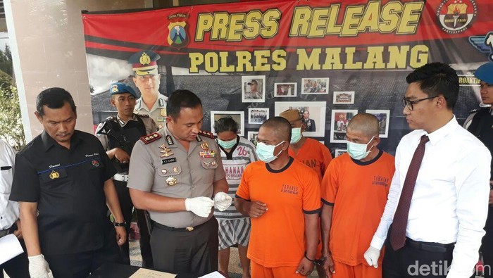 3 Pria dan 1 Wanita Ini Dibekuk karena Palsukan SIM dan Buku Nikah