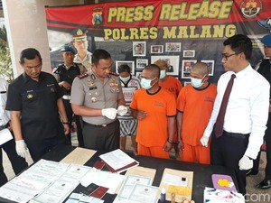 3 Pria dan 1 Wanita Ini Dibekuk karena Palsukan SIM dan Buku Nikah