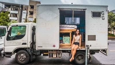 Melihat Isi Rumah Truk Rp 139 Juta Milik Gadis Australia