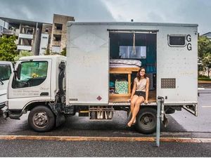 Melihat Isi Rumah Truk Rp 139 Juta Milik Gadis Australia