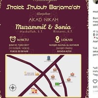 Undangan pernikahan yang satu ini viral bukan karena desainnya yang unik. Namun karena kata-kata yang tertulis di dalam undangan. Undangan ini adalah milik qari muda Muzammil Hasballah. Muzammil bukan menyebar undangan pernikahan melainkan undangan salat Subuh berjamaah yang kemudian dilanjutkan dengan akad nikahnya. Undangan pernikahannya ini pun mendapat pujian netizen karena dianggap menginspirasi. Foto: Dok. Instagram.