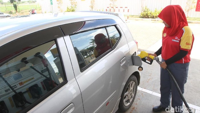 Shell Indonesia meluncurkan produk bahan bakar baru Shell Regular yang diformulasikan dengan Teknologi Dynaflex dengan harga terjangkau Rp 8.400 per liter.