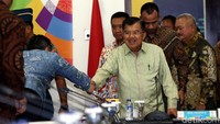 Wakil Presiden Jusuf Kalla (JK) memimpin rapat koordinasi evaluasi persiapan penyelenggaraan Asian Games 2018.