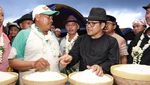 Lihat Gaya Cak Imin Kulineran dan Berpose Bersama Makanan