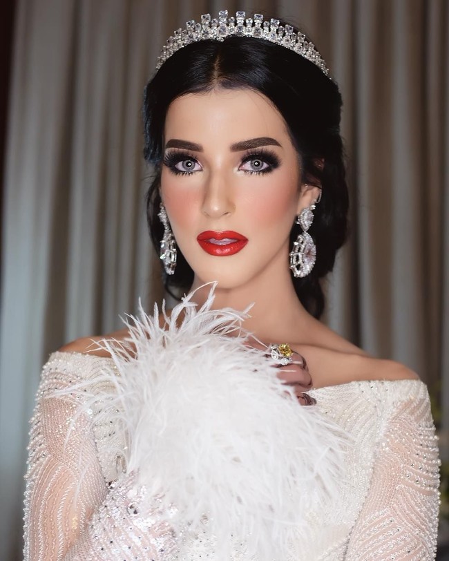 Cantiknya Tasya Farasya dengan makeup glamour. Begitu cantiknya Tasya, para penggemarnya ada yang menyandingkannya dengan Barbie, Katy Perry hingga Gal Gadot.Foto: Instagram