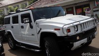 Deretan mobil mewah Bos First Travel diserahkan ke Kejaksaan Negeri Depok beberapa waktu lalu. Grandyos Zafna/detikcom.