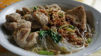 Punya Uang Rp 50 Ribu, di Warung Bakso Ini Bisa Dapat Dua Mangkuk!