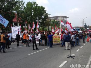Warga Suku Sakai di Riau Demo Polda dan DPRD Menuntut Hak Tanah