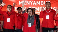 PDIP mendapat nomor urut 3. Seusai pengambilan nomor urut, Ketum PDIP Megawati Soekarnoputri menemui kader PDIP. (Foto: Grandyos Zafna)