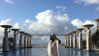 Salah satu pantai yang pernah dikunjunginya adalah pantai di Bali, Indonesia. Dia berkunjung di tahun 2016 silam.(lupitanyongo/Instagram)
