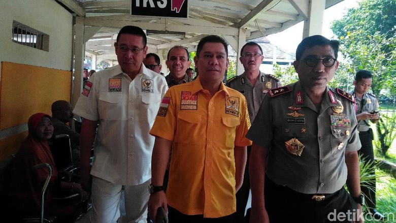 Anggota Komisi III Klaim Penyerang Kiai di Lamongan Orang Gila Anggota Komisi III Klaim Penyerang Kiai di Lamongan Orang Gila