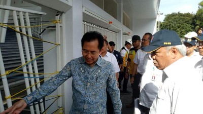 Ekspresi Menteri Basuki Saat Lihat Kerusakan GBK