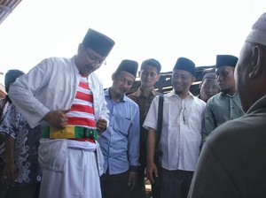 Datangi Pasar Blega, Gus Ipul Komitmen Revitalisasi Pasar Rakyat