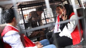 Bos First Travel Tinggalkan PN Depok