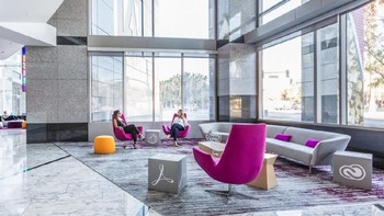 Pada tahun 1994, Adobe memilih lokasi pusat kota San Jose, Californa sebagai kantor pusatnya. Pada tahun 2017 kantor ini baru saja selesai direnovasi.  (Foto: Emily Hagopian/Business Insider)