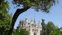 Quinta da Regaleira di Sintra, Portugal adalah Situs Warisan Dunia UNESCO. Kastil ini berjarak 30 km dari Lisbon (Thinkstock)