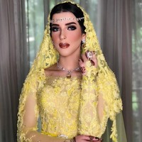 Cantik bak Barbie, untuk riasan wajahnya Tasya memilih MUA Bennu Sorumba. Riasan mata yang bold dengan smokey eye serta lipstik warna kecoklatan menjadi fokus utama. Pulasan blush on dan contour yang lembut juga melengkapi penampilannya. Foto: Instagram