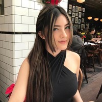 Kulit mulus dan tubuh yang ramping menjadi modal utamanya sebagai model dan selebgram. (Foto: Instagram)