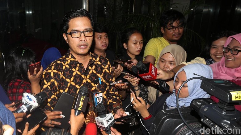 Sofyan Basir Datang ke Rumah Saat KPK Lakukan Penggeledahan Sofyan Basir Datang ke Rumah Saat KPK Lakukan Penggeledahan
