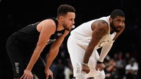 Dua kapten di masing-masing wilayah, LeBron James dan Stephen Curry, diberi kebebasan memilih line upnya masing-masing. Pertandingan pun berjalan lebih seru dan menarik. (Kevork Djansezian/Getty Images)