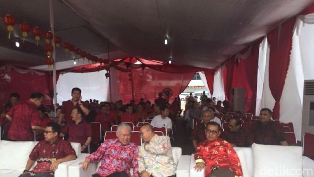 Mendag Enggar dan Kepala Satgas Pangan di Pasar Induk Cipinang