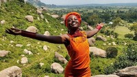 Selain itu dia juga bepergian ke Hawaii, Prancis, Los Angeles, dan juga kampung halamannya sendiri, Kenya. (lupitanyongo/Instagram)