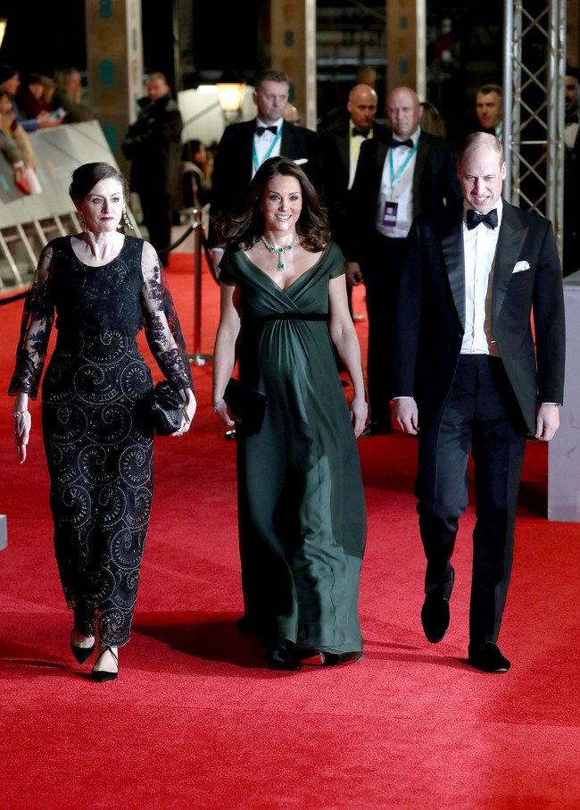 Pada penghargaan film British Academy Film Awards (BAFTA) 2018 yang diselenggarakan Minggu malam (18/2/2018), Kate Middleton tampil memukau dengan gaun hijau rancangan desainer Inggris Jenny Packham. Foto: Getty Images