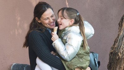 Makin Besar Seraphina Affleck Makin Cantik dan Mirip Ibunya, Jennifer Garner