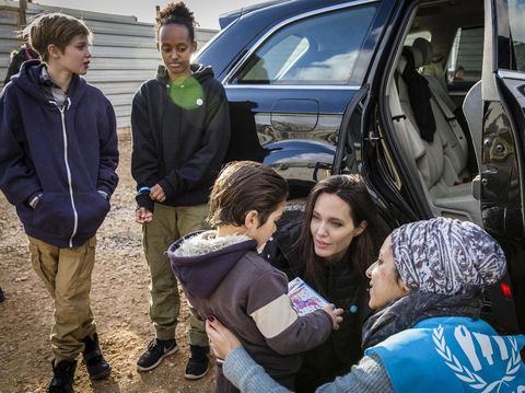 Angelina Jolie Ungkap Tips Jalani Hidup Bahagia Jadi Orangtua Tunggal