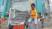 Reza Rahadian sangat mendalami peran menjadi Benyamin. Foto: Noel/detikHOT