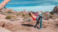 Berawal dari pertemuan saat traveling, Rob dan Joli mulai melanjutkan hubungan via Facebook sebelum akhirnya traveling bareng lagi untuk saling bertemu (@dipkisstravel/Instagram)