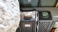 Tidak terlalu banyak barang yang ada di dalam truk itu – hanya ada tempat tidur ganda, beberapa jendela, dan kulkas kecil yang didukung oleh baterai yang kadang tidak dapat diandalkan.