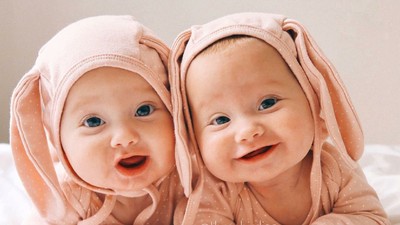 Lihat Foto Bayi Kembar Ini Bisa Bikin Senin Kita Makin Ceria