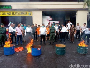 Polres Jakut Musnahkan 42 Kg Ganja dan 223 Gram Sabu