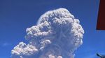 Penampakan Erupsi 5 Km Gunung Sinabung