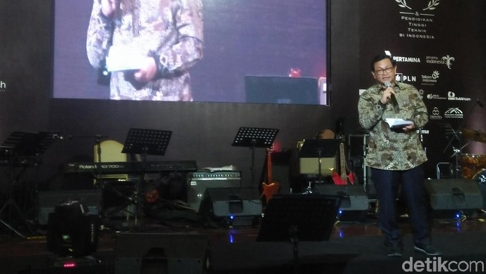 Canda Pramono Anung Angkat Menteri Basuki Jadi Alumni ITB