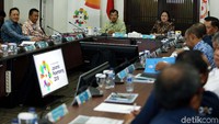 Menteri yang hadir di antaranya Menteri PUPR Basuki Hadimujono, Menko PMK Puan Maharani, dan Menpora Imam Nachrawi.