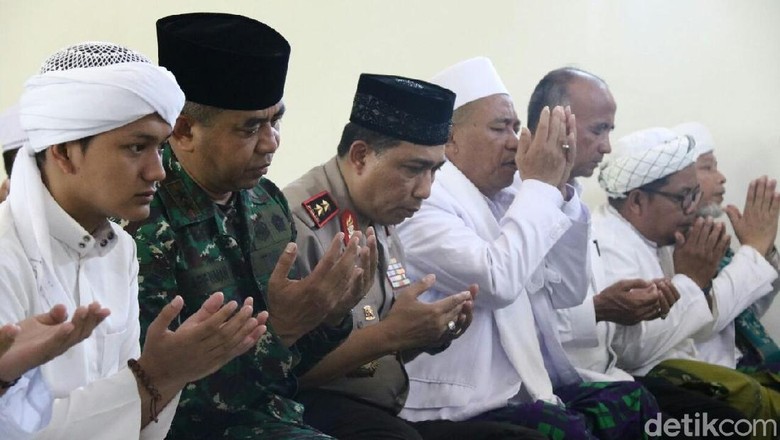 Oleh Ulama se-Madura, Kapolda Jatim Ditanya Aksi Orang Gila dan PKI Oleh Ulama se-Madura, Kapolda Jatim Ditanya Aksi Orang Gila dan PKI
