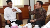Bersama Ustad Abdul Somad, Cak Imin menikmati suguhan enak di Palangkaraya. Kira-kira sedang diskusi apa ya? Foto: Instagram cakiminow