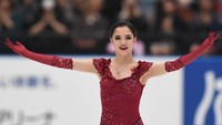 Perkenalkan Evgenia Armanovna Medvedeva (dibaca Yevgenia). Peseluncur indah asal Rusia ini baru berusia 18 tahun, tapi prestasinya sudah mendunia. (Takashi Aoyama/Getty Images)