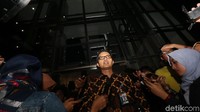 Febri Diansyah memberikan keterangan pers di gedung KPK, Jakarta, Senin (19/2/2018).