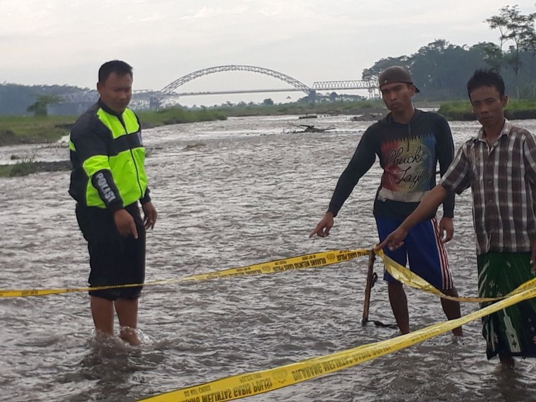 Usai Pesta Miras, Pemuda di Lumajang Ditemukan Mengambang di Sungai Usai Pesta Miras, Pemuda di Lumajang Ditemukan Mengambang di Sungai