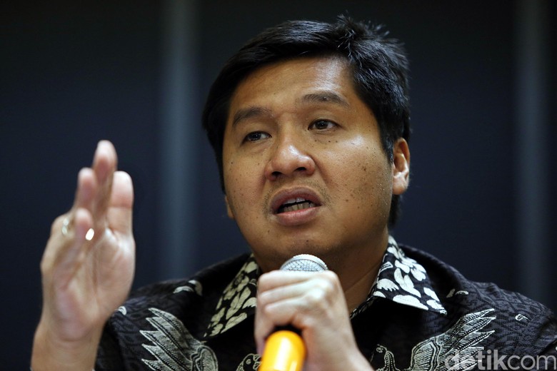Panas Tahun Politik: Maruarar Sebut Darmin Beda Jalan dengan Jokowi Panas Tahun Politik: Maruarar Sebut Darmin Beda Jalan dengan Jokowi