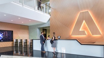 Untuk desain audio ini dirancang khusus oleh perusahaan Antlre Creativ yang bekerja sama dengan tim video dan audio digital Adobe. Ini menggambarkan sebagai visualisasi audio karyawan Adobe. (Foto: Emily Hagopian/Business Insider)